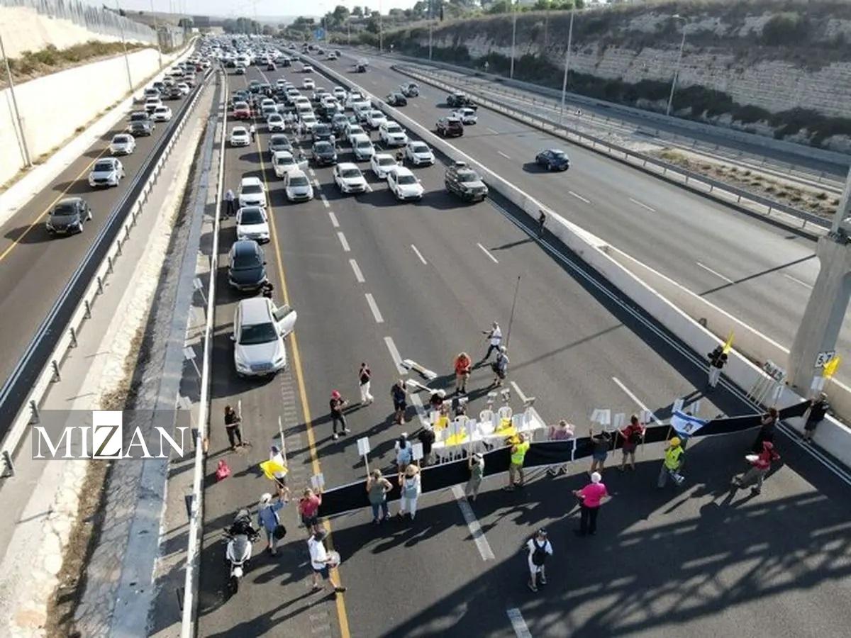 تظاهرات شهرک‌نشینان در تل‌آویو؛ معترضان خوستار موافقت با توافق تبادل زندانی‌ها شدند