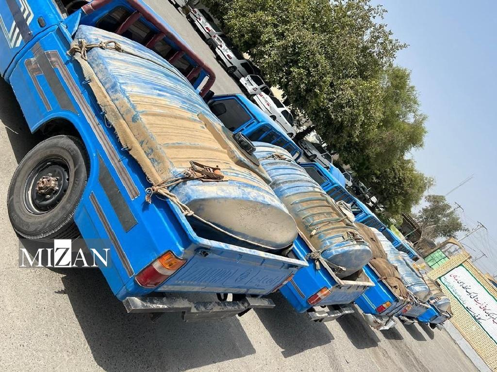 تداوم اقدامات دستگاه قضایی هرمزگان برای مبارزه با قاچاق سوخت/ بیش از ۴۰۰ هزار لیتر گازوئیل کشف و ۲ فروند شناور و ۹ خودروی شوتی توقیف شد