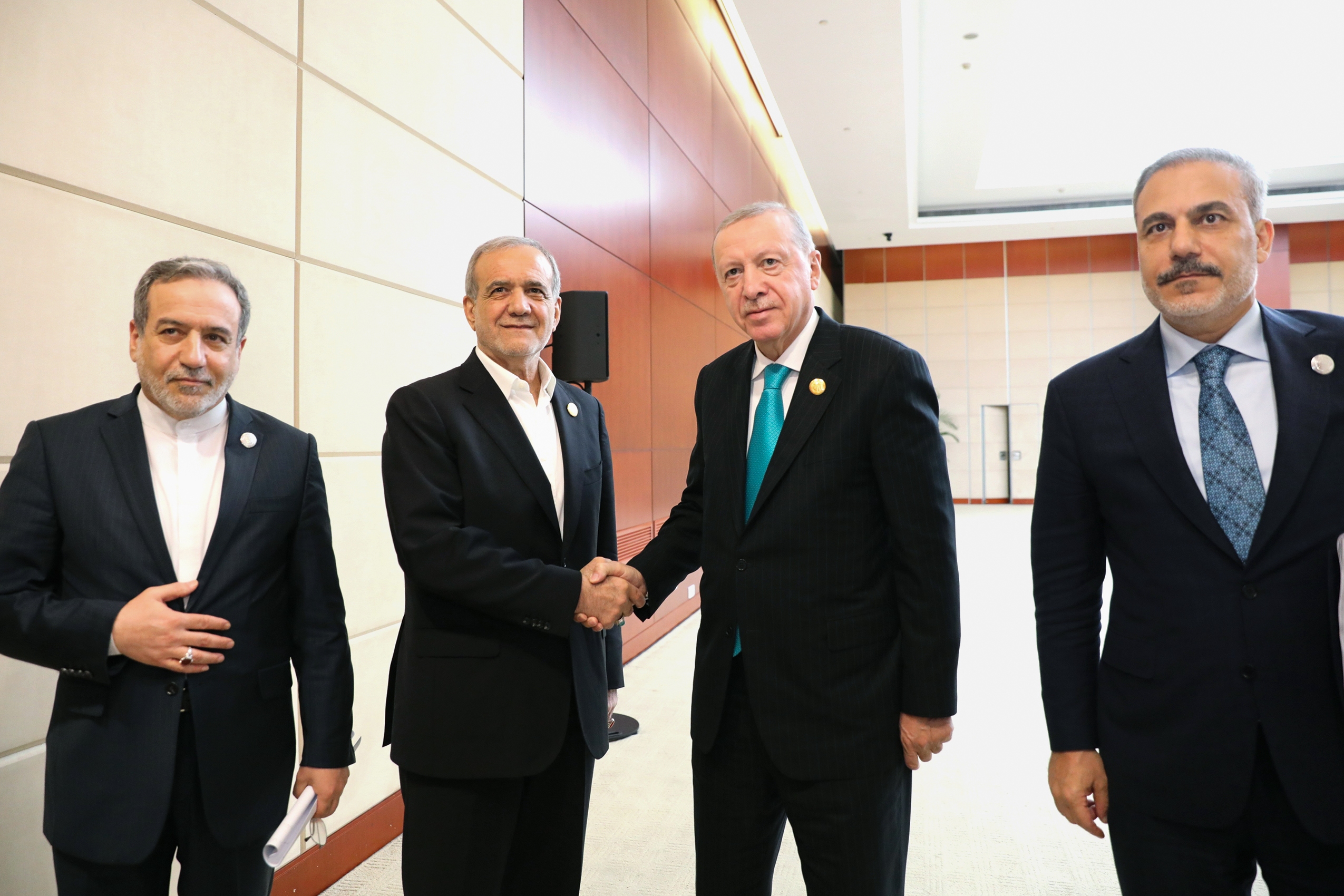 آنچه در اجلاس سران سازمان همکاری شانگهای گذشت؛ از سخنرانی رئیس جمهور و بیانیه و محکومیت قاطع حملات نظامی رژیم صهیونیستی و آمریکا علیه ایران تا دیدار پزشکیان با مقامات کشورهای مختلف