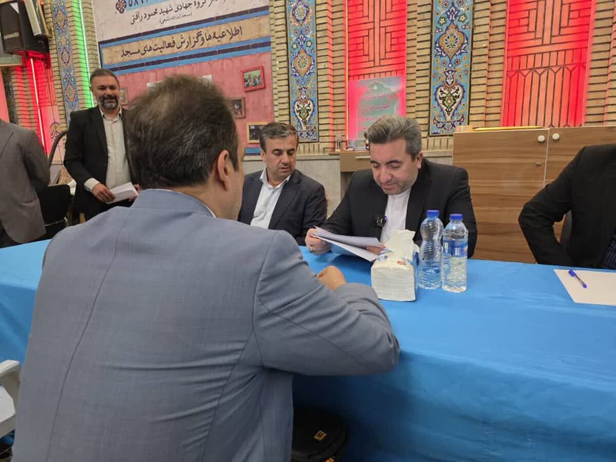 میز خدمت ثبتی رئیس سازمان ثبت اسناد و املاک کشور در اهواز برگزار شد