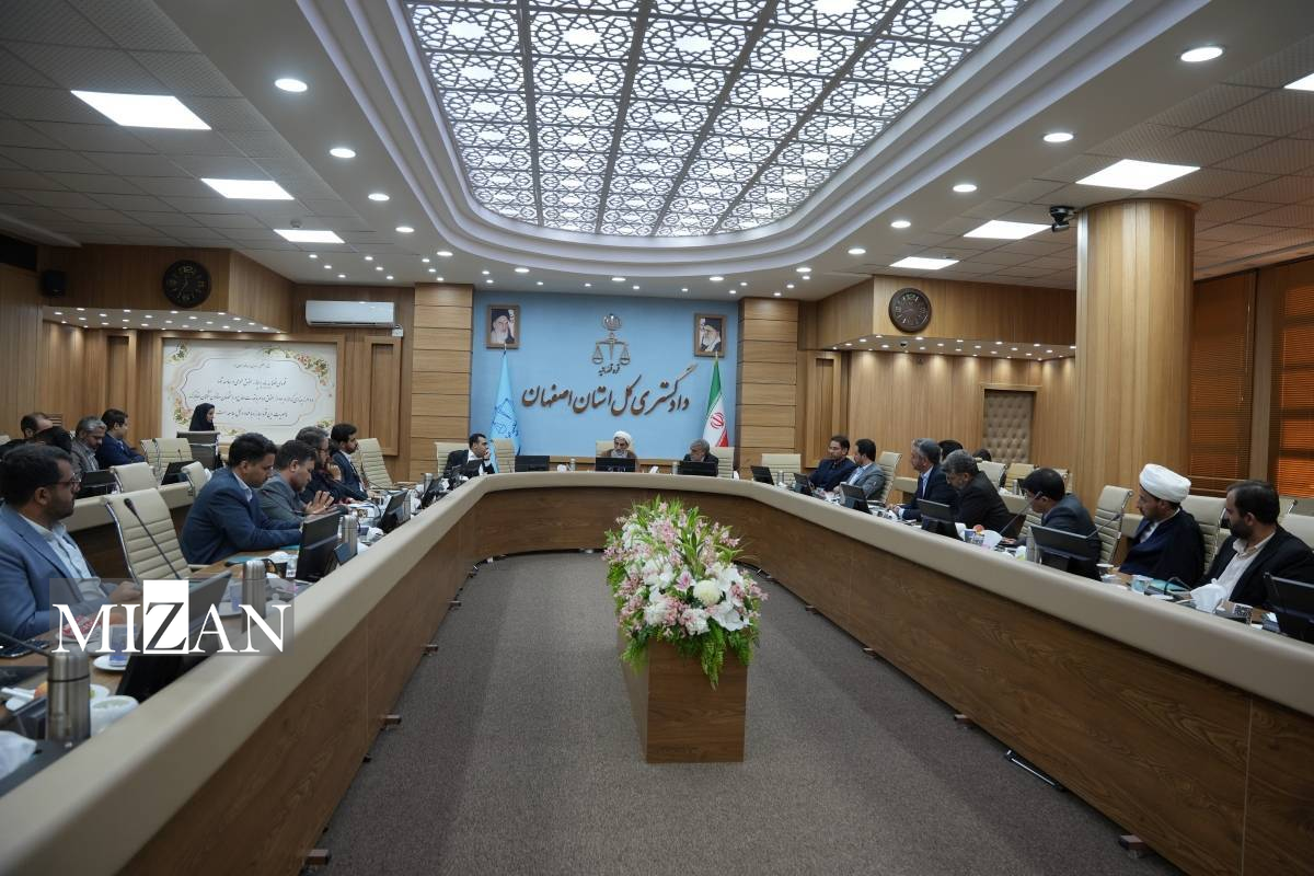 رئیس کل دادگستری استان اصفهان: مدیریت در مسیر نورانی نظام مقدس جمهوری اسلامی عرصه ایثار و فداکاری است