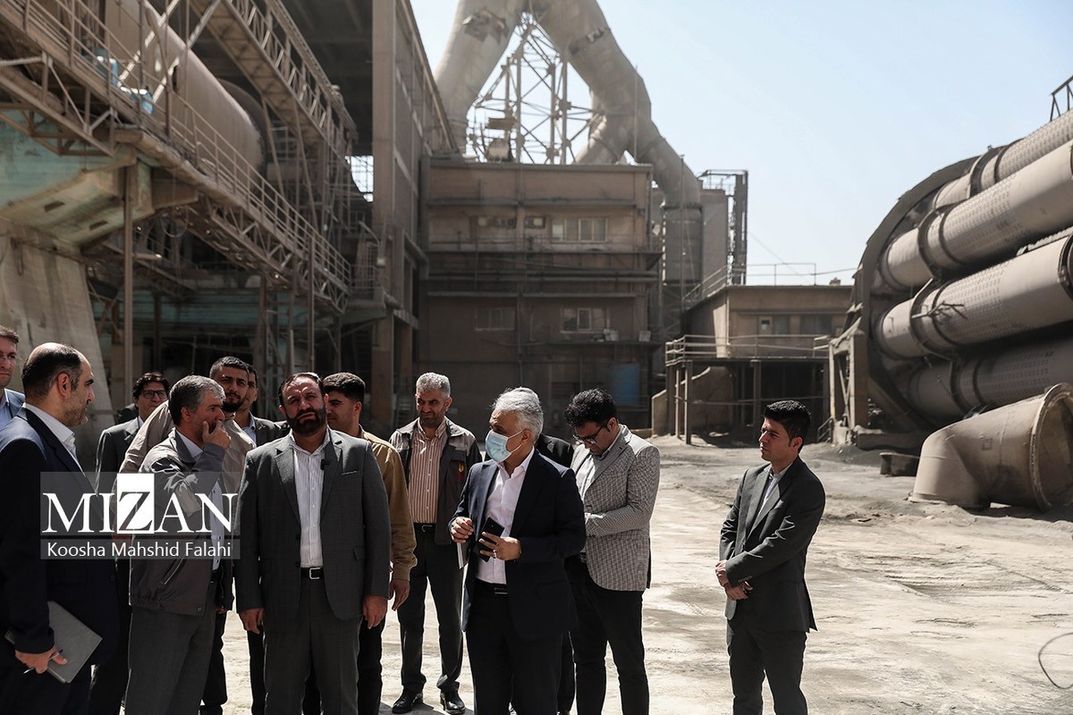 تشکیل ستاد اقتصاد مقاومتی در دستگاه قضایی استان تهران برای حمایت از تولید و تحقق شعار سال/ دادستان تهران: توسعه فضای سبز و بهره‌گیری از انرژی‌های پاک مورد تاکید است