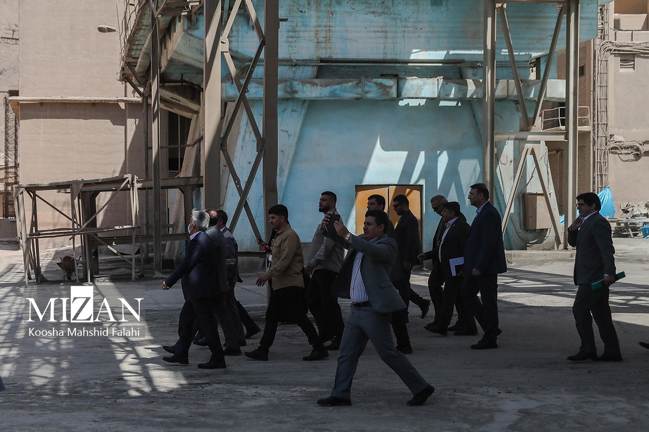 تشکیل ستاد اقتصاد مقاومتی در دستگاه قضایی استان تهران برای حمایت از تولید و تحقق شعار سال/ دادستان تهران: توسعه فضای سبز و بهره‌گیری از انرژی‌های پاک مورد تاکید است