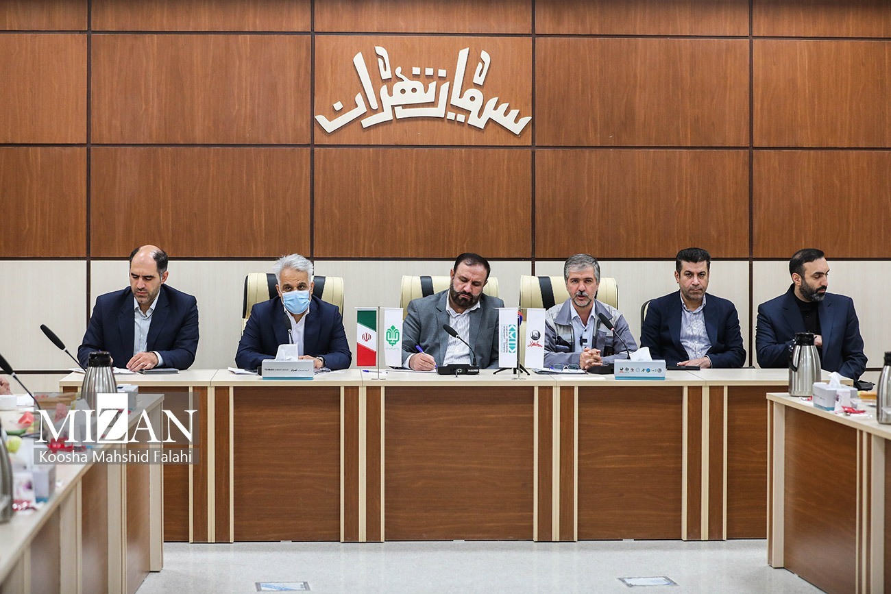 تشکیل ستاد اقتصاد مقاومتی در دستگاه قضایی استان تهران برای حمایت از تولید و تحقق شعار سال/ دادستان تهران: توسعه فضای سبز و بهره‌گیری از انرژی‌های پاک مورد تاکید است