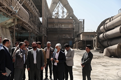 بازدید دادستان تهران از کارخانه سیمان