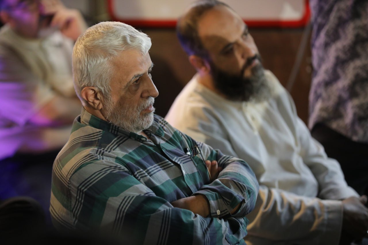 شبِ شاعر؛ افشین اعلا، میراث شعر فارسی و صدای انقلاب در یک محفل شبِ شاعر؛ افشین اعلا، میراث شعر فارسی و صدای انقلاب در یک محفل