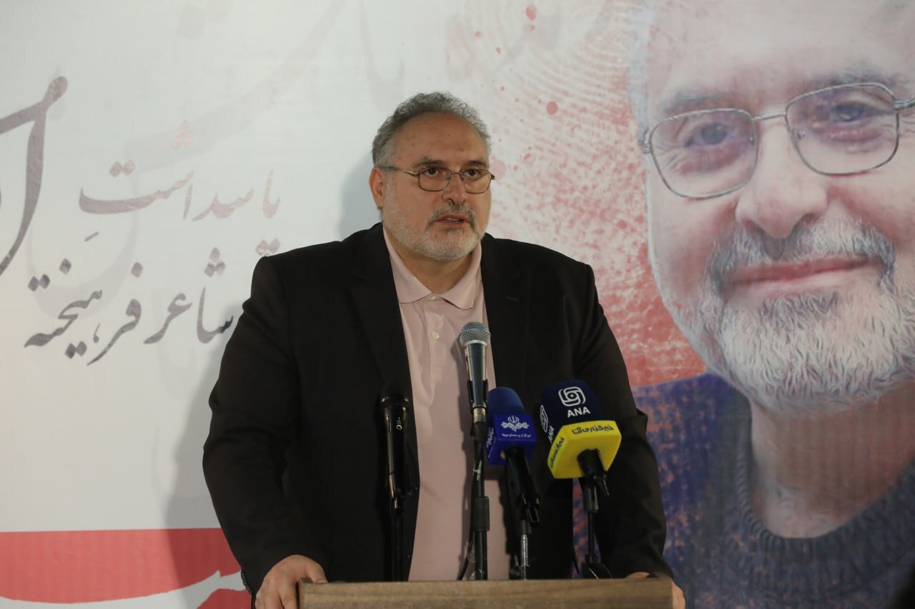 شبِ شاعر؛ افشین اعلا، میراث شعر فارسی و صدای انقلاب در یک محفل شبِ شاعر؛ افشین اعلا، میراث شعر فارسی و صدای انقلاب در یک محفل