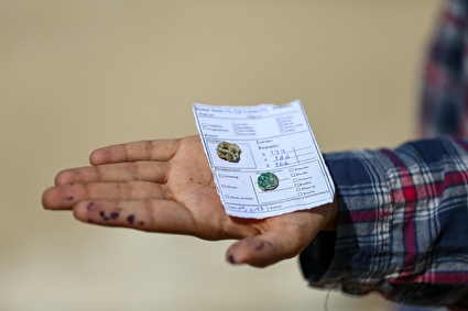 کشف ۱۰۰ سکه تاریخی در دل کمرزرین اصفهان