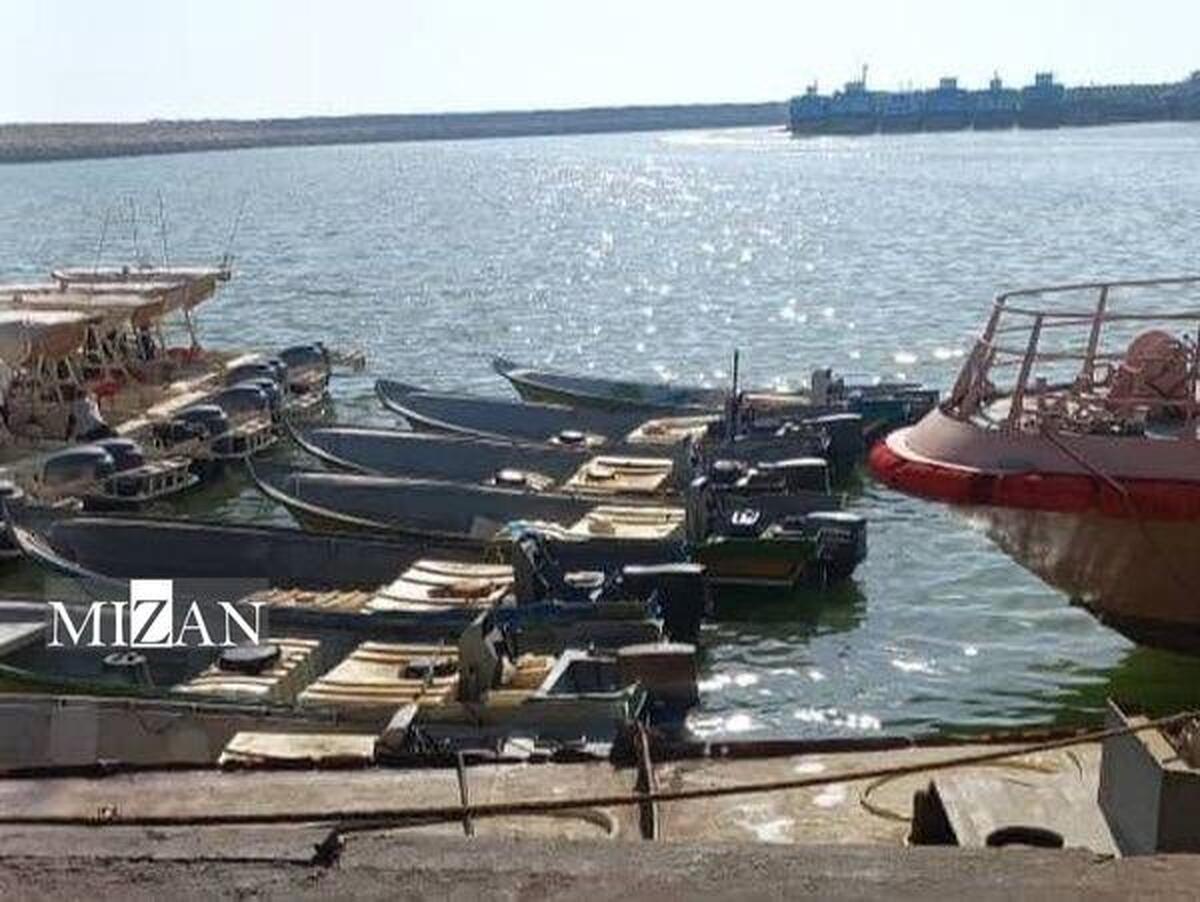 پنج شناور حامل سوخت قاچاق در آب‌های میناب توقیف شد