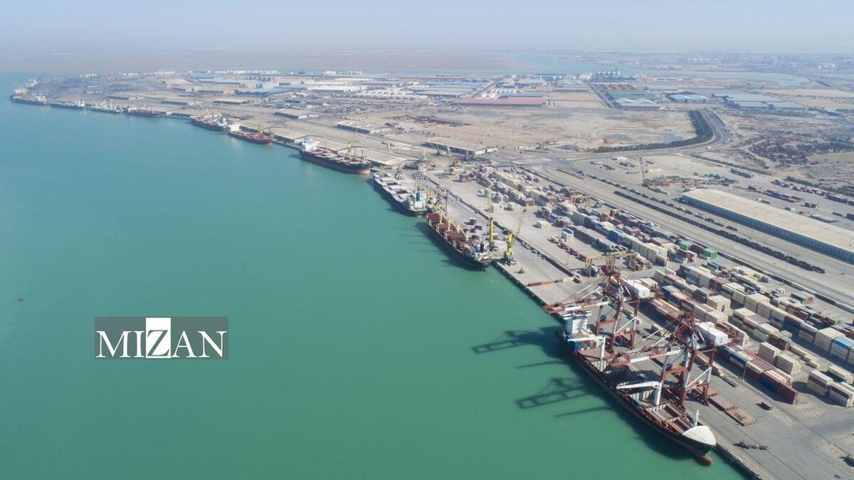 رشد ۸ درصدی عملیات تخلیه و بارگیری در بندر امام (ره) طی سال جاری/ سهم ۷۳ درصدی این بندر در جابجایی کالا‌های اساسی کشور
