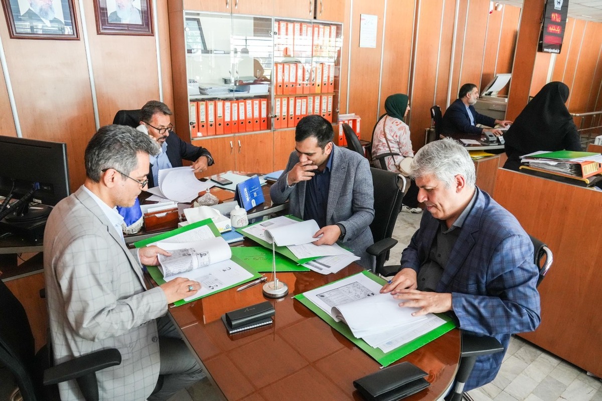 بازرس کل امور بانک‌ها و بیمه سازمان بازرسی از بانک‌های رکورددار صف وام ازدواج، فرزندآوری و ودیعه مسکن بازدید کرد