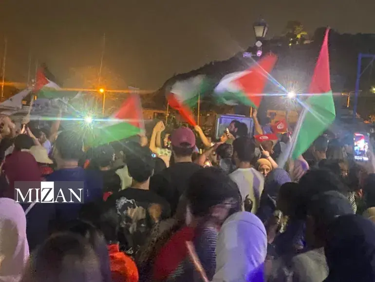 استقبال گسترده مردم تونس از ناوگان صمود؛ تاخیر در حرکت کاروان کمکرسانی بهسوی غزه استقبال گسترده مردم تونس از ناوگان صمود؛ تاخیر در حرکت کاروان کمکرسانی بهسوی غزه