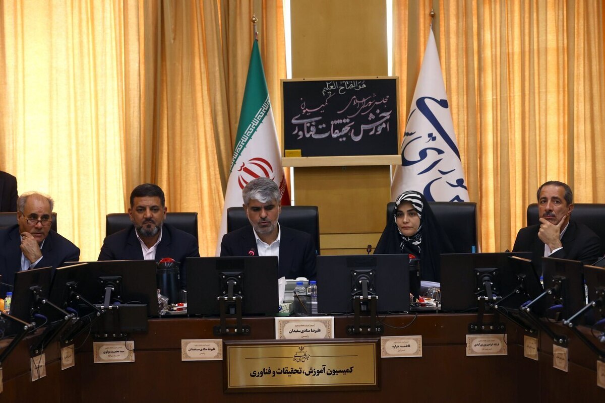 جلسه کمیسیون آموزش با وزیر آموزش و پرورش به تعویق افتاد/ پیگیری جدی تبدیل وضعیت نیرو‌های کار معین