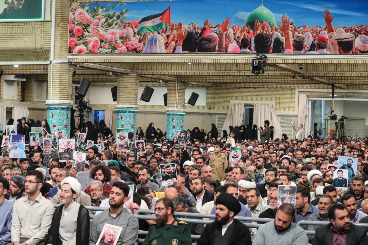 برگزاری مراسم گرامیداشت عید بزرگ ولادت پیامبر اعظم (ص) و امام صادق (ع) در حسینیه امام خمینی (ره) برگزاری مراسم گرامیداشت عید بزرگ ولادت پیامبر اعظم (ص) و امام صادق (ع) در حسینیه امام خمینی (ره)