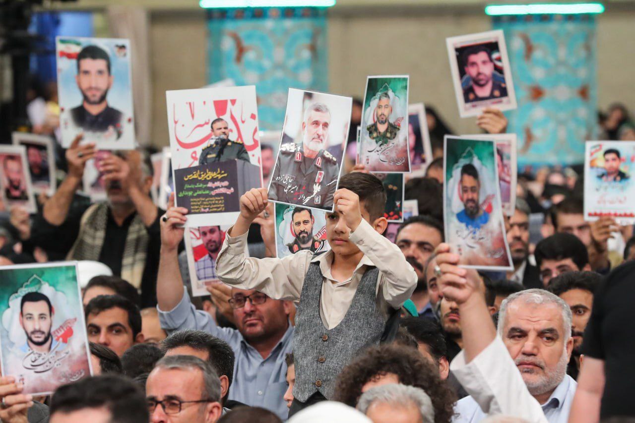 برگزاری مراسم گرامیداشت عید بزرگ ولادت پیامبر اعظم (ص) و امام صادق (ع) در حسینیه امام خمینی (ره) برگزاری مراسم گرامیداشت عید بزرگ ولادت پیامبر اعظم (ص) و امام صادق (ع) در حسینیه امام خمینی (ره)