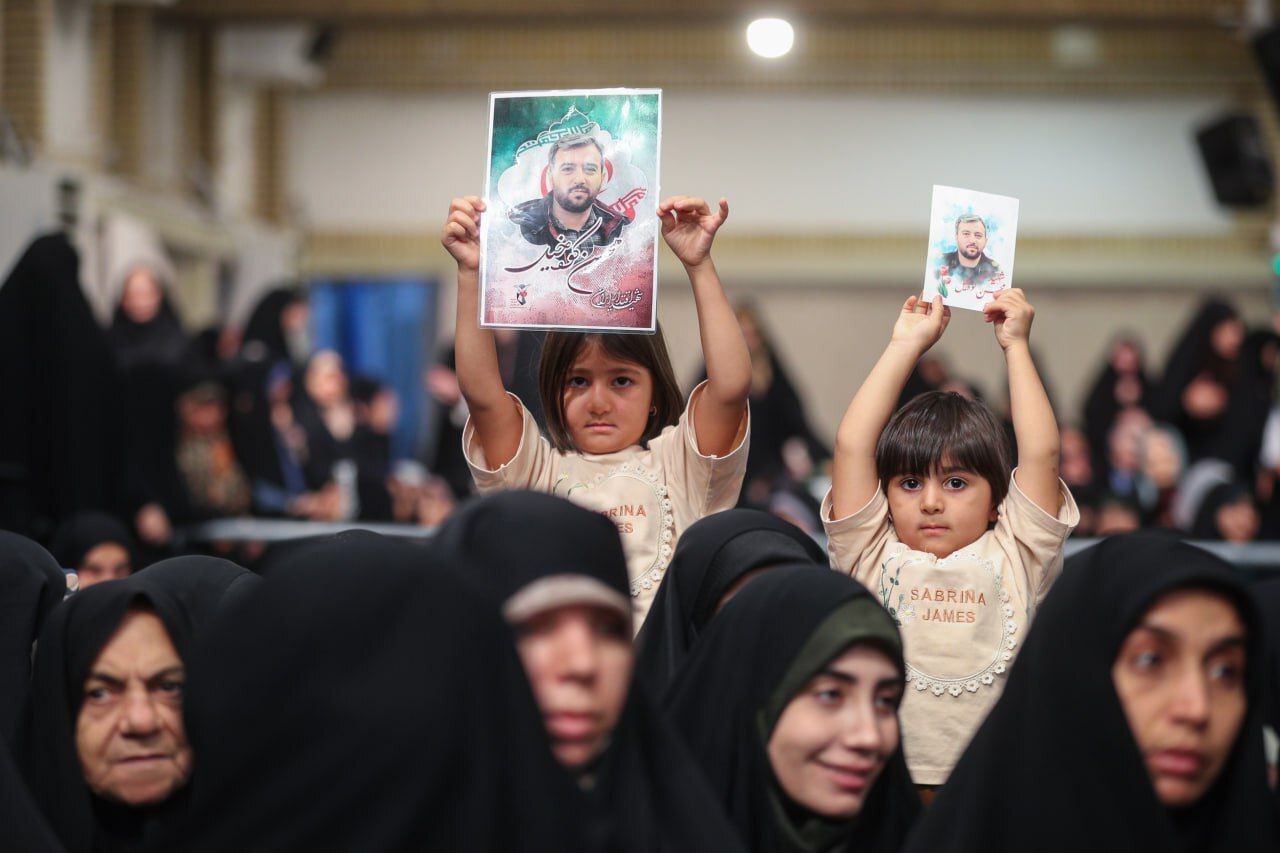 برگزاری مراسم گرامیداشت عید بزرگ ولادت پیامبر اعظم (ص) و امام صادق (ع) در حسینیه امام خمینی (ره) برگزاری مراسم گرامیداشت عید بزرگ ولادت پیامبر اعظم (ص) و امام صادق (ع) در حسینیه امام خمینی (ره)