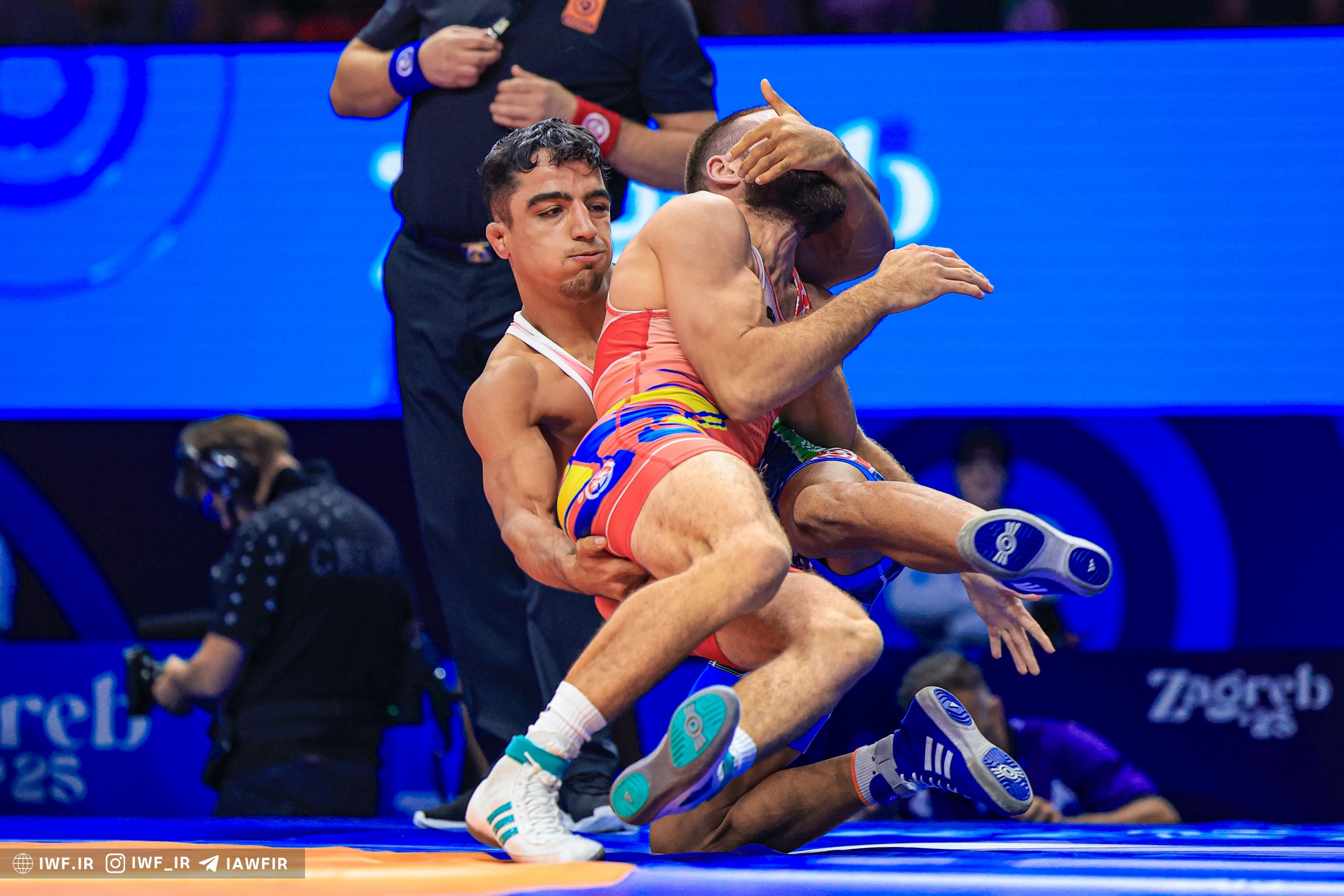 گزارشی از روز نخست کشتی آزاد قهرمانی جهان/ از حماسه جوان و اقتدار زارع تا ناکامی قاسم‌پور