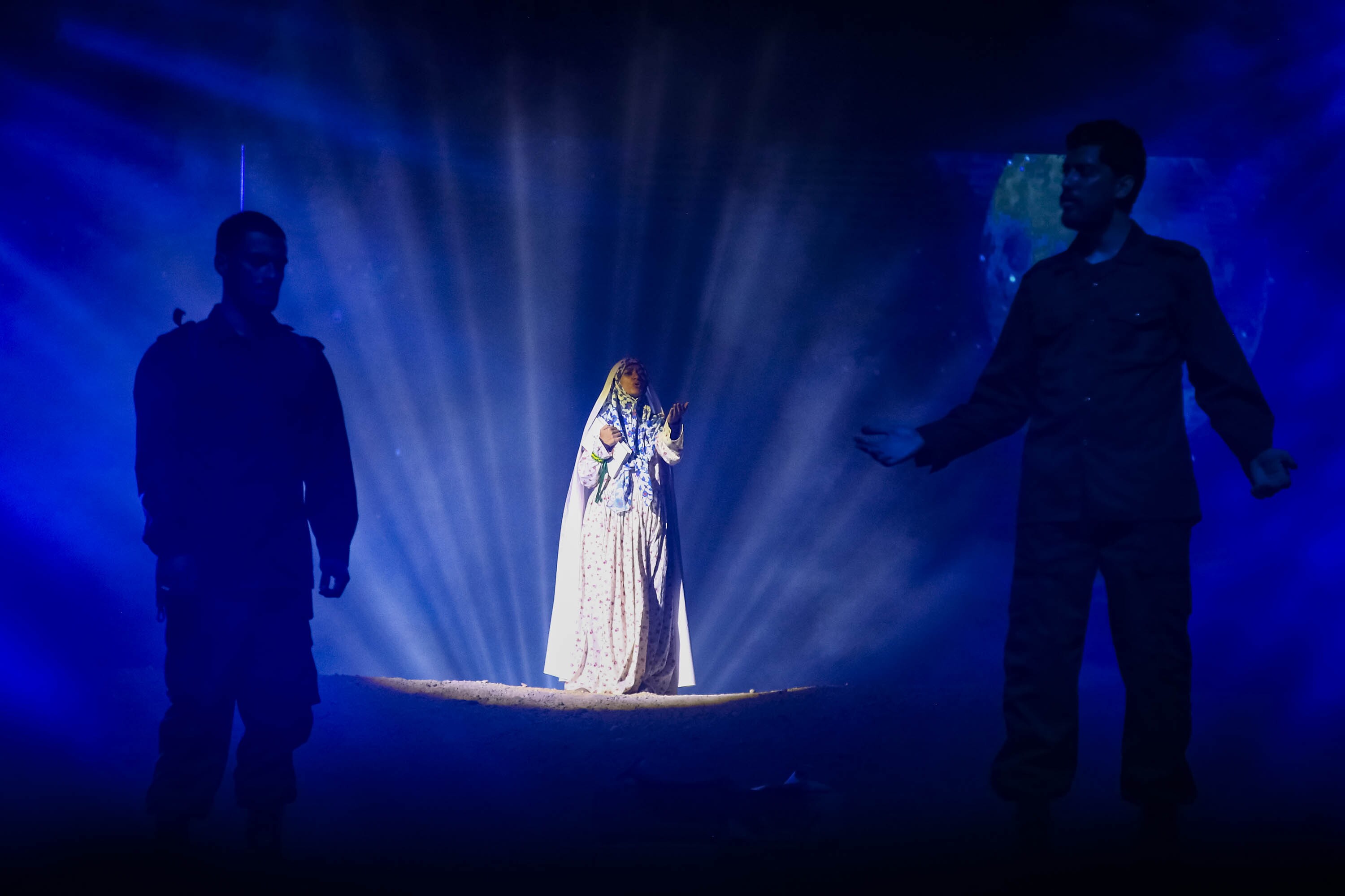 نمایش «سرزمین خورشید»