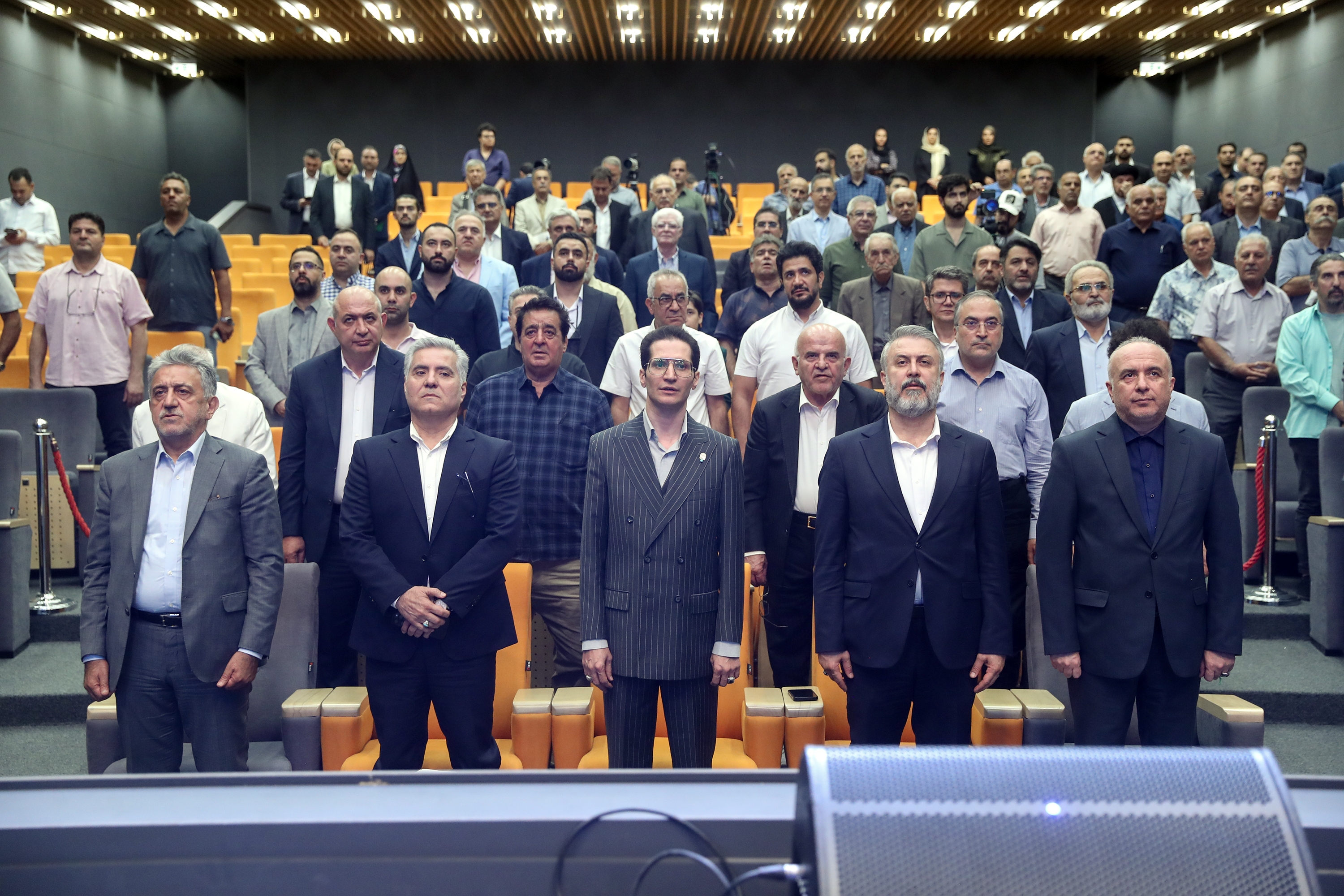 کتاب «بازار، تجار و اصناف دارالخلافه از گذشته تا به امروز»؛ راوی پیوند بازار با عرفان و سیاست