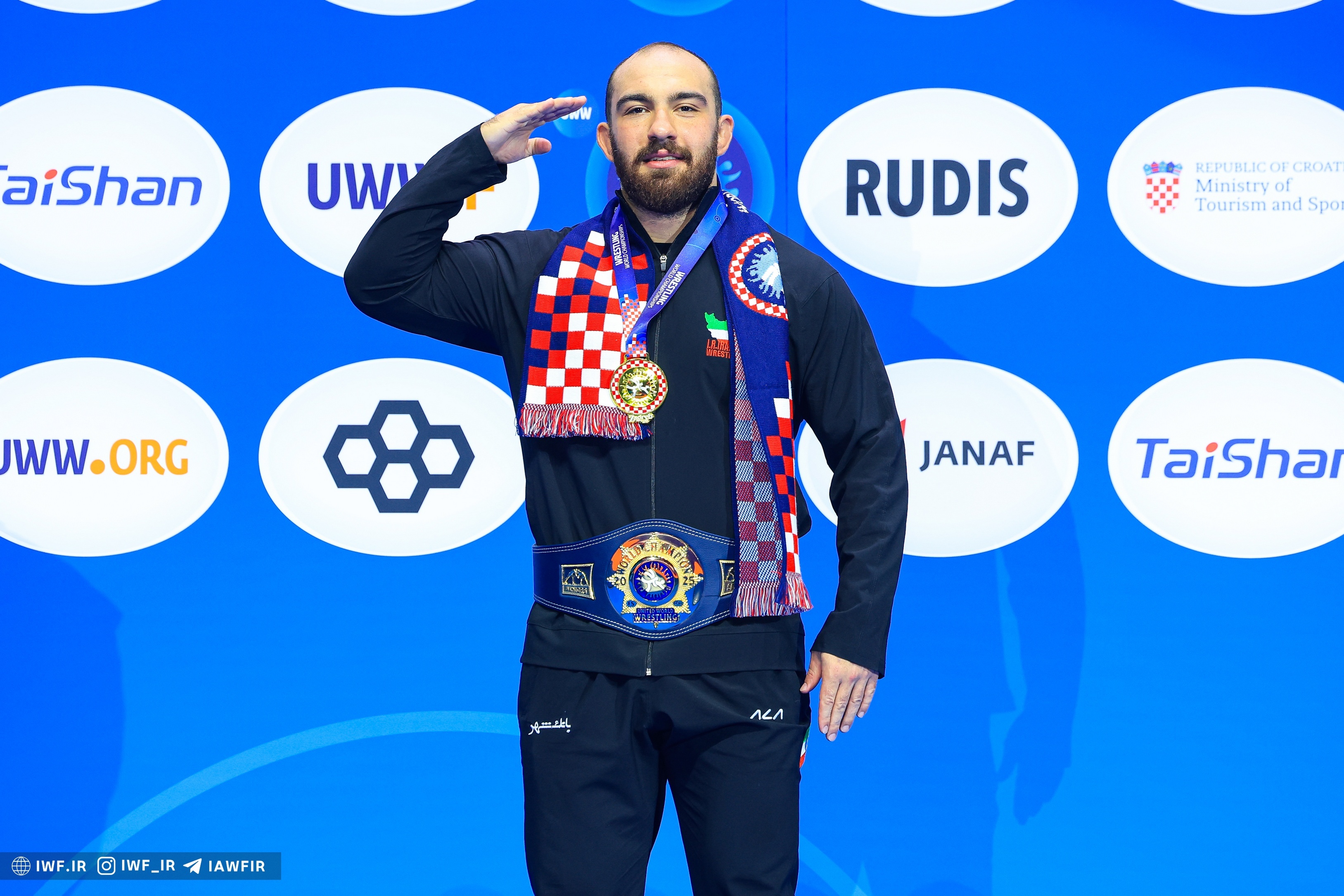 گزارشی از روز دوم کشتی آزاد قهرمانی جهان/ از پادشاهی دوباره زارع تا طلای اوگویف و حداقل مدال برای قاسم‌پور