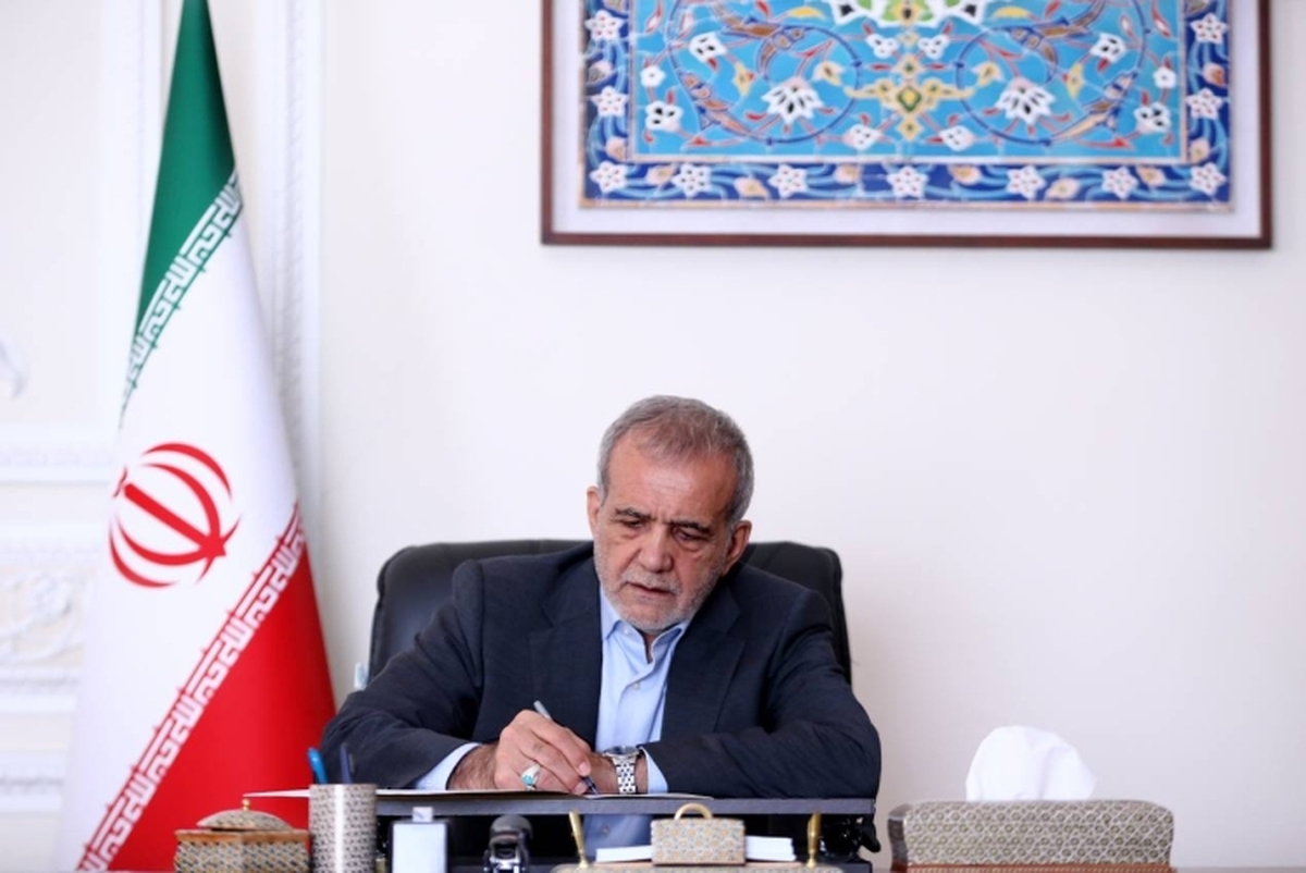 تبریک قهرمانی تیم ملی کشتی آزاد کشورمان از سوی پزشکیان