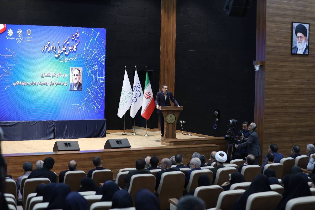 نخبگی یعنی توان حل مسئله برای جامعه، توان پیوند آرمان‌ها با واقعیت و مسئولیت پذیری