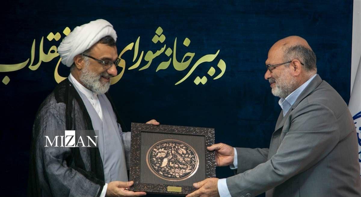 تقدیر شورای عالی انقلاب فرهنگی و سازمان اوقاف از رادیو اربعین در دو مراسم جداگانه