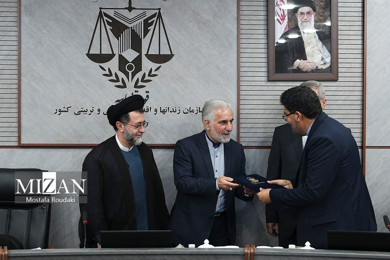 مراسم تکریم و معارفه معاون سلامت، اصلاح و تربیت سازمان زندان‌ها و مدیرکل زندان‌های استان تهران برگزار شد/ رئیس سازمان زندان‌ها: اصلاح و تربیت زندانیان، اولویت اصلی سازمان است