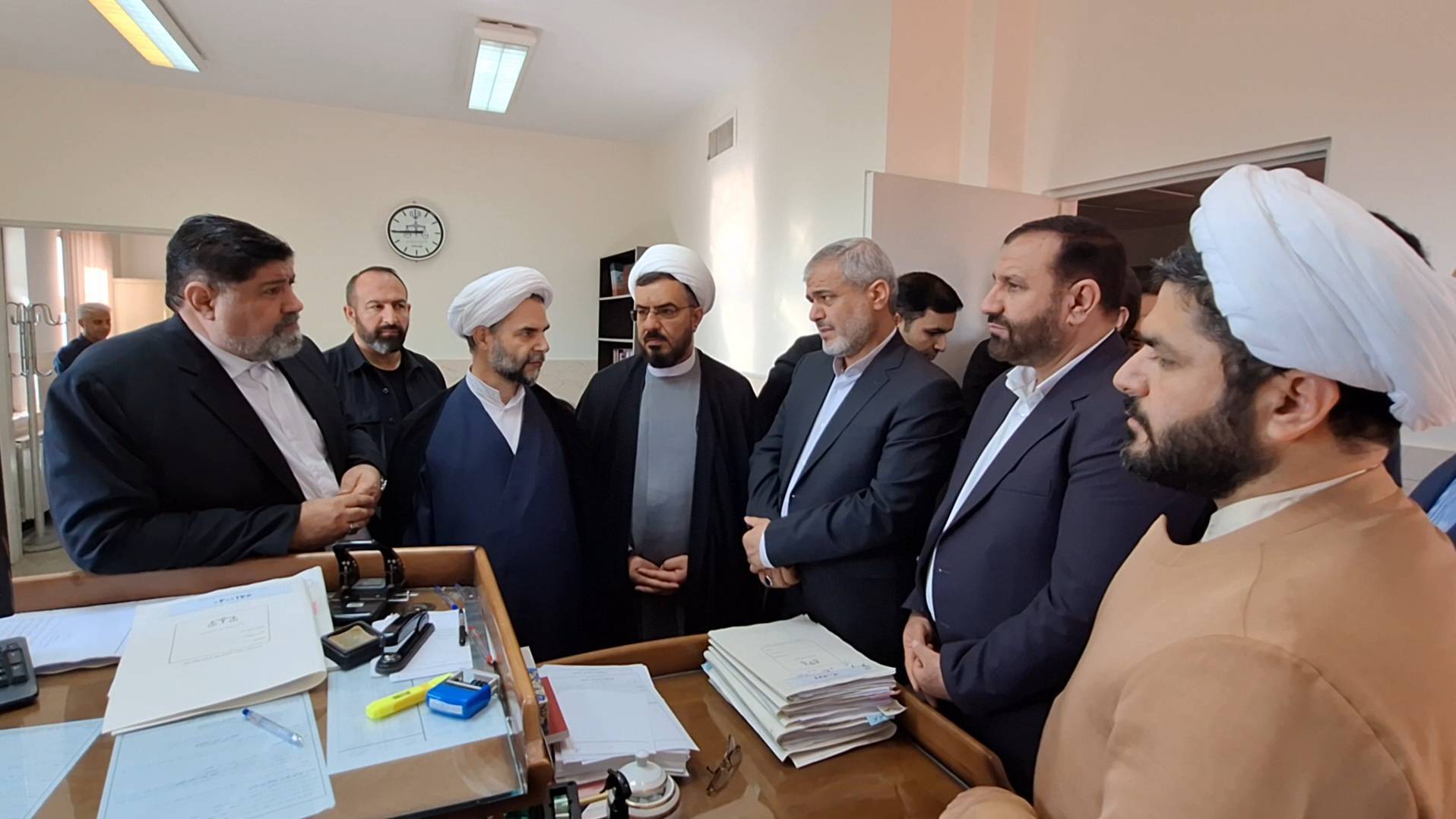 حضور مسئولان عالی قضایی در شهرستان دماوند/ بازدید از دادگستری شهرستان و رسیدگی به مشکلات ۷۵۰ نفر از شهروندان/ رای بدوی پرونده کثیرالشاکی تعاونی مسکن فرهنگیان دماوند صادر شد/ معاون اول قوه قضاییه: ملاقات‌های مردمی موجب رفع بسیاری از مشکلات قضایی و غیر قضایی مردم می‌شود