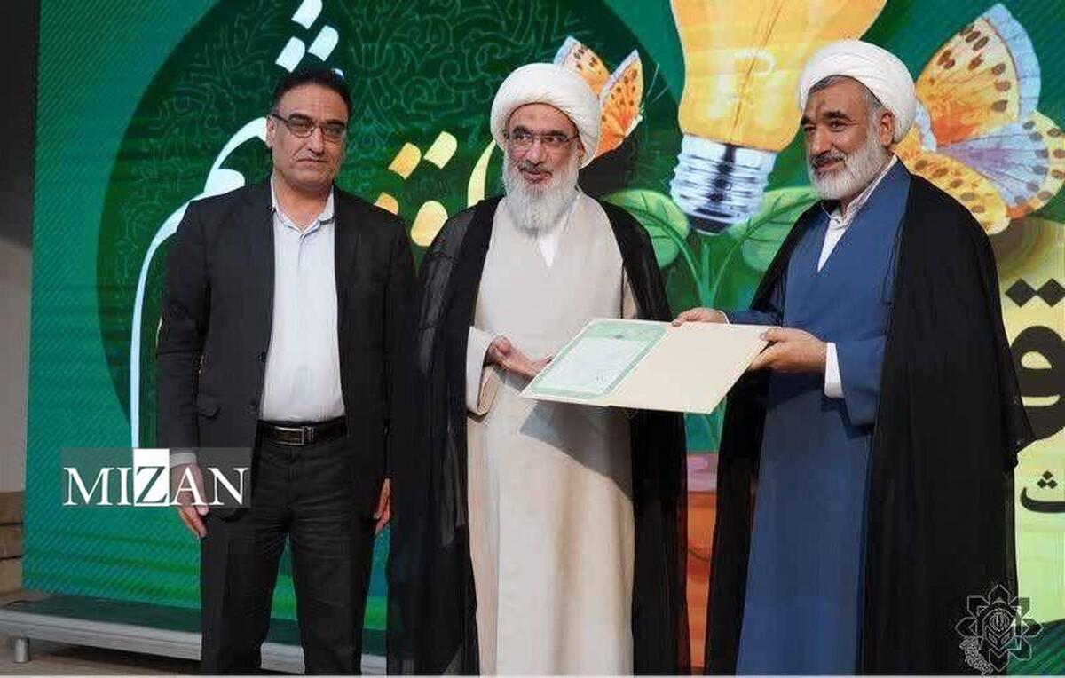 ۸ سند مالکیت موقوفه به اداره کل اوقاف بوشهر تحویل شد