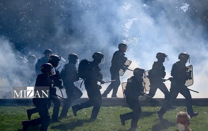 شعله‌های خشم در فرانسه؛ گاز اشک‌آور، ماشین‌‌های آبپاش و پهپاد‌ها برای مقابله با معترضان