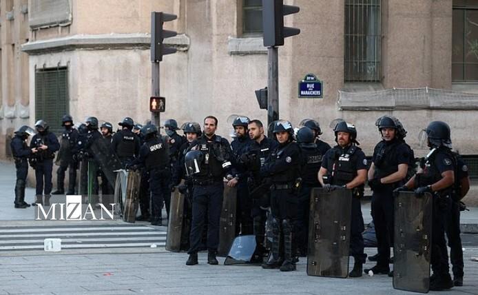 شعله‌های خشم در فرانسه؛ گاز اشک‌آور، ماشین‌‌های آبپاش و پهپاد‌ها برای مقابله با معترضان