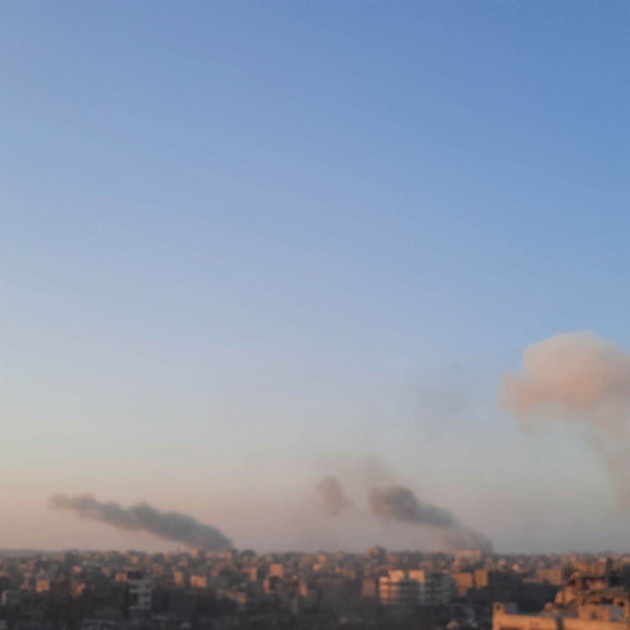 بمباران چادرهای اسکان آوارگان در المواصی بمباران چادرهای اسکان آوارگان در المواصی