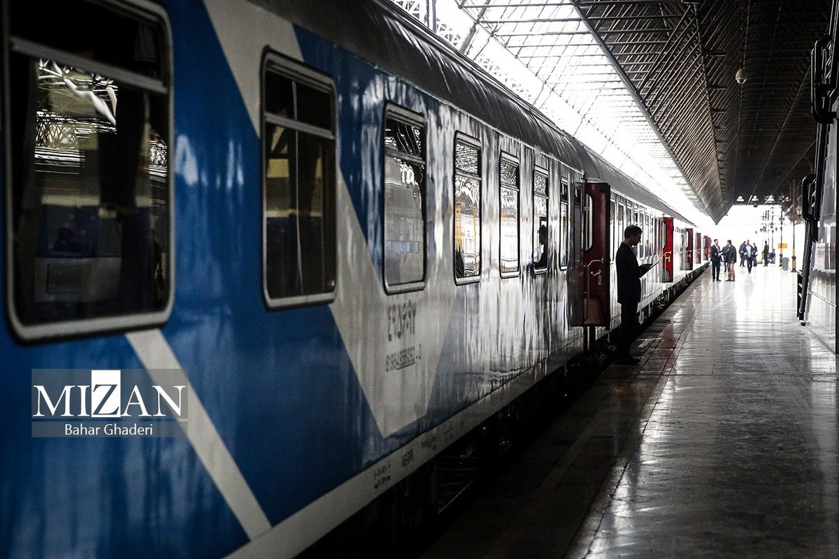 زمان سیر قطار‌های مشهد به‌زودی ۴۵ دقیقه کاهش می‌یابد/ قرارداد قطار تندروی تهران – مشهد در سفر رئیس‌جمهور به پکن نهایی می‌شود