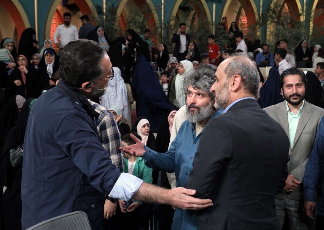 بازدید رئیس رسانه ملی و معاون سیما از پشت صحنه برنامه «محفل ستاره ها»