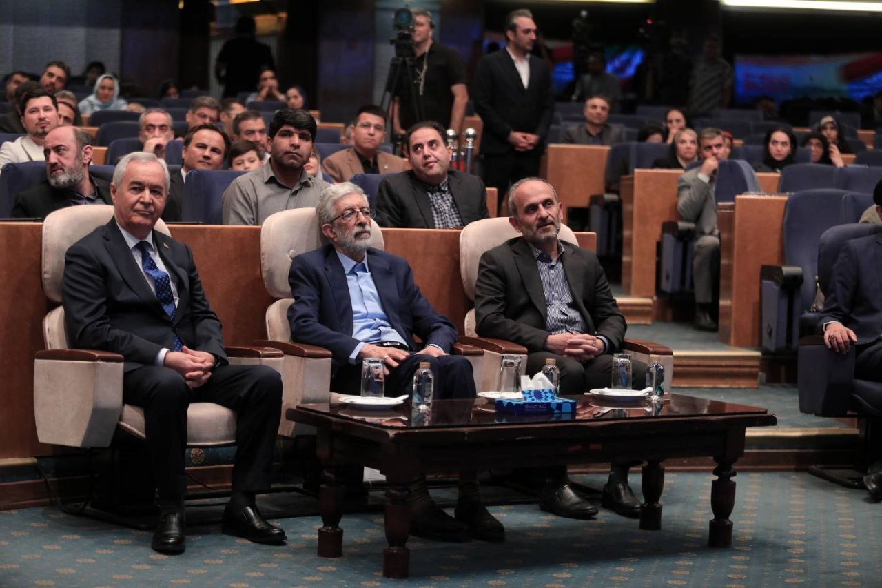 «ماهی در قلاب» رونمایی شد «ماهی در قلاب» رونمایی شد