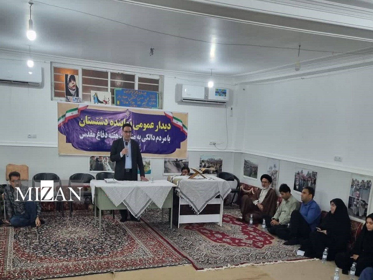  میز خدمت اداره کل ثبت اسناد و املاک بوشهر به مناسبت هفته دفاع مقدس در شهر دالکی برپا شد