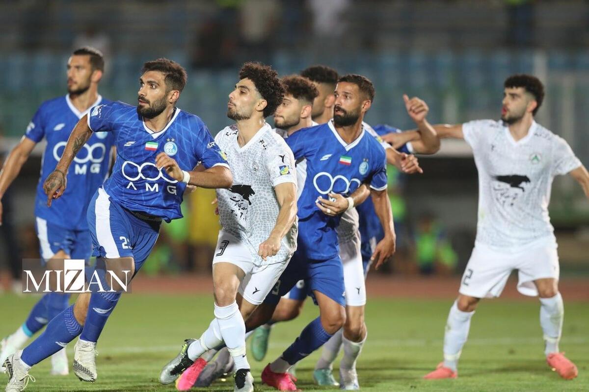 لطیفی: ضعف دفاعی می‌تواند استقلال را از قهرمانی دور کند/ پرسینگ ضعیف پاشنه‌آشیل آبی‌هاست