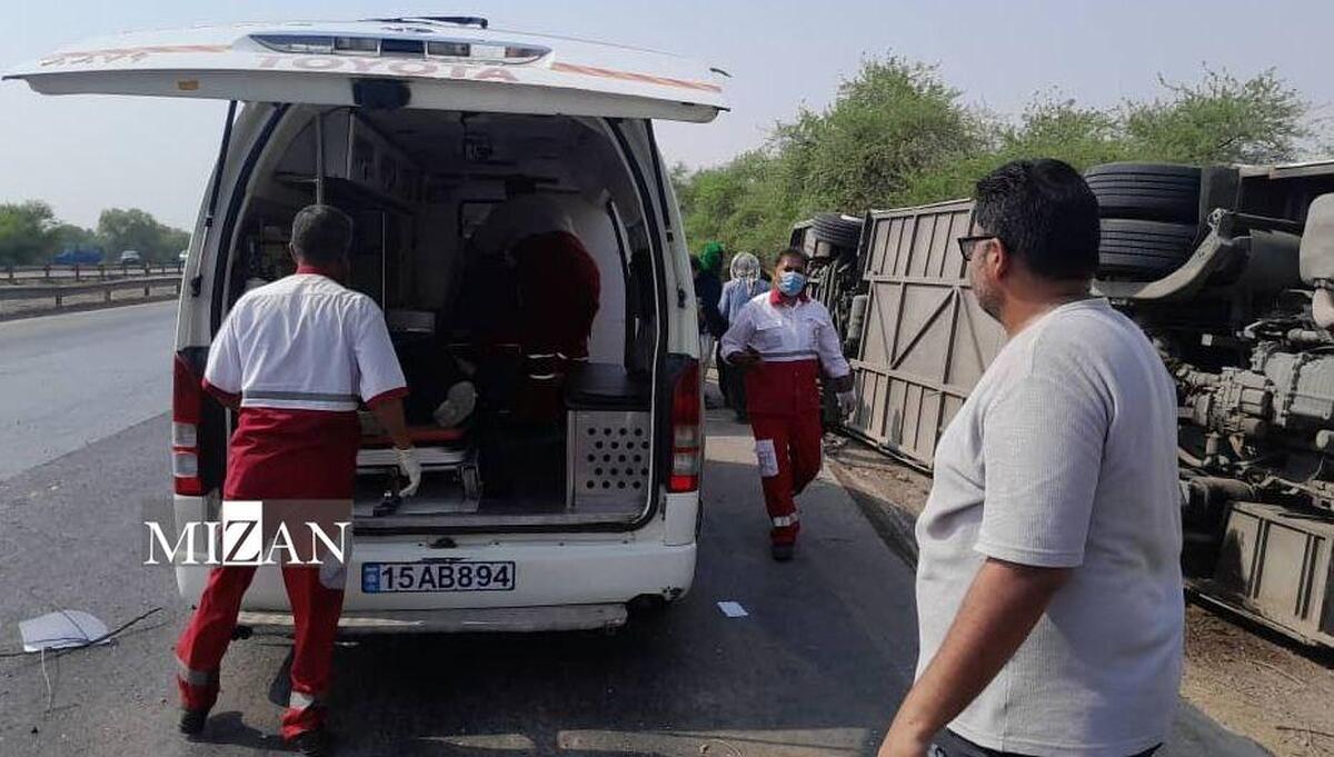 واژگونی اتوبوس در محور شوش به اهواز ۱۶ مصدوم و ۲ فوتی برجای گذاشت
