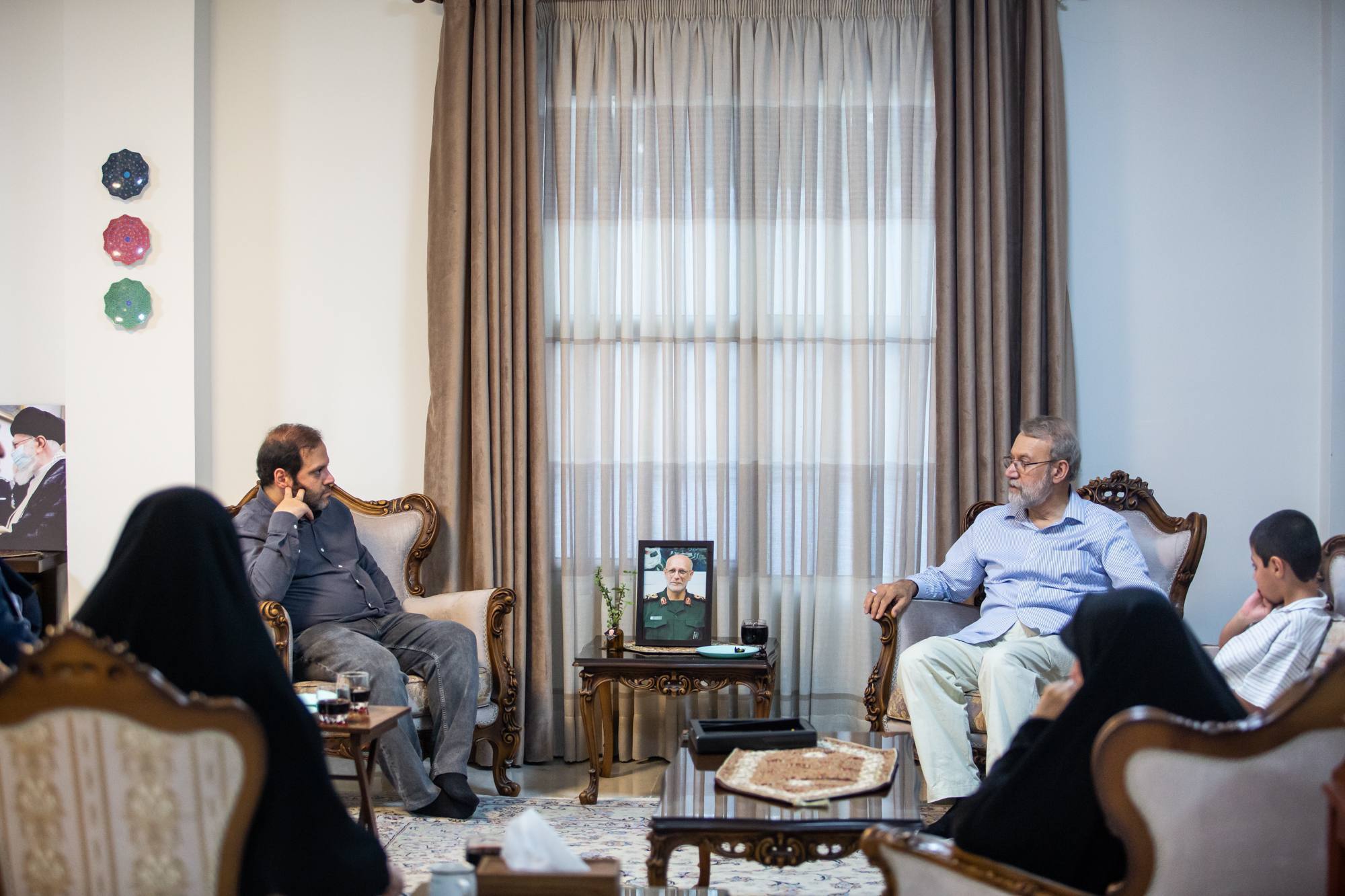 دیدار لاریجانی با خانواده شهیدان والامقام محرابی و شادمانی دیدار لاریجانی با خانواده شهیدان والامقام محرابی و شادمانی