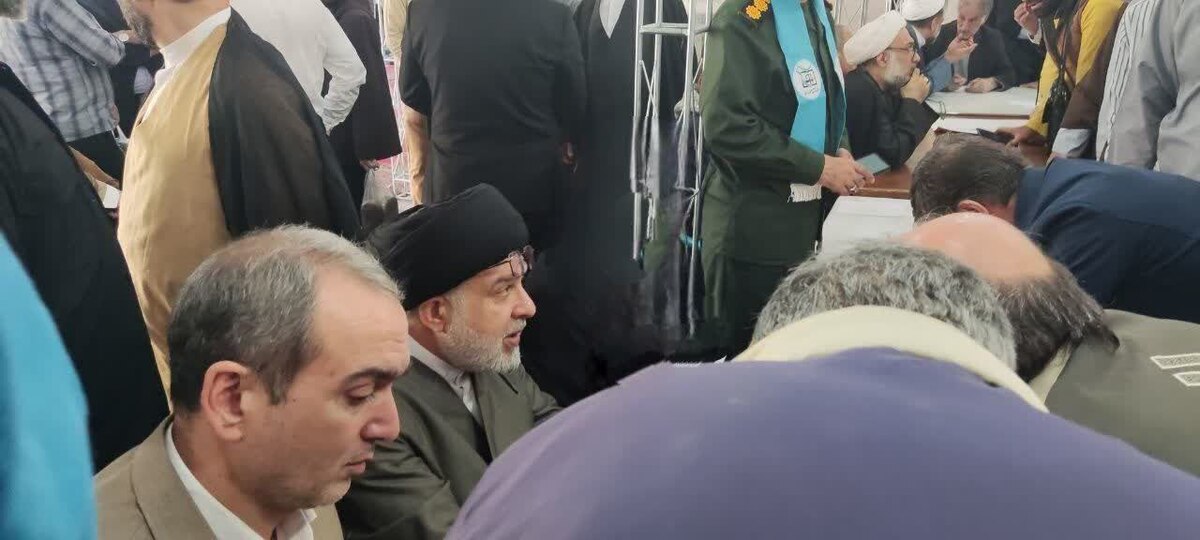 تداوم برپایی میز خدمت حقوقی و قضایی در نماز جمعه قم با حضور رئیس کل دادگستری و رئیس شورای قضایی استان قم