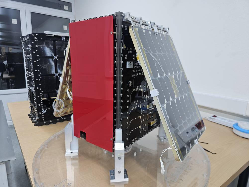 رونمایی از نمونه ارتقا یافته ماهواره کوثر رونمایی از نمونه ارتقا یافته ماهواره کوثر