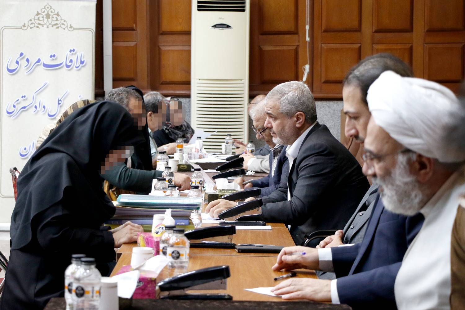 رئیس کل و مسئولان قضایی دادگستری استان تهران با بیش از ۱۲۰ نفر از مراجعین دیدار و گفتگو کردند