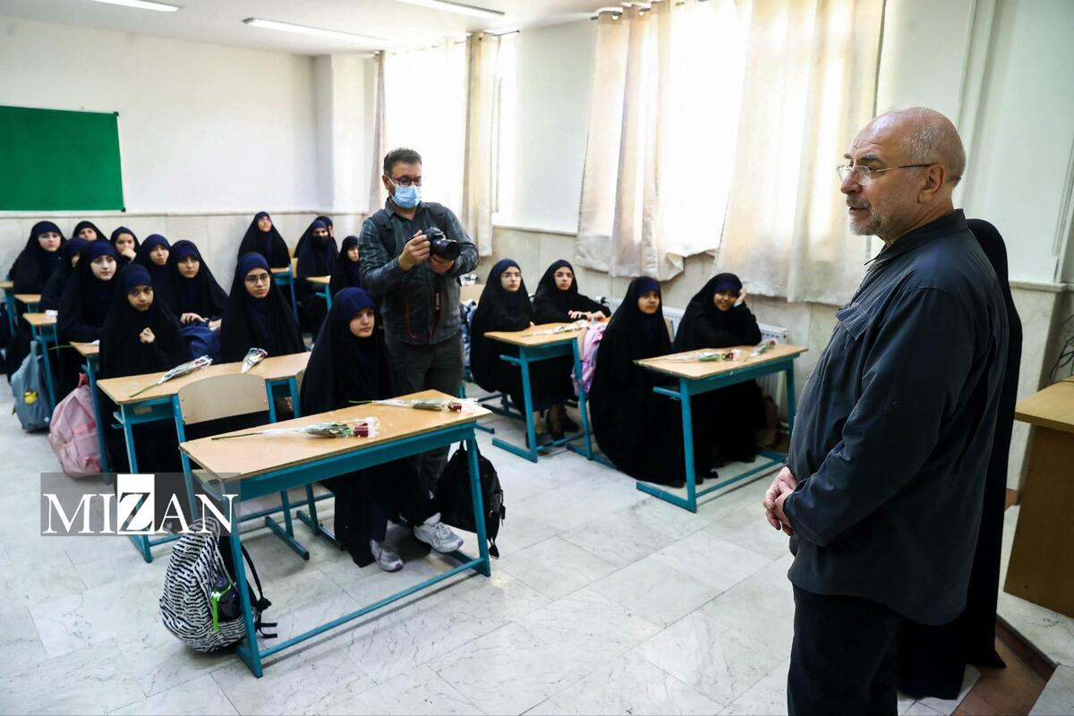 حضور رئیس مجلس در مدرسه دخترانه فاطمیون تهران