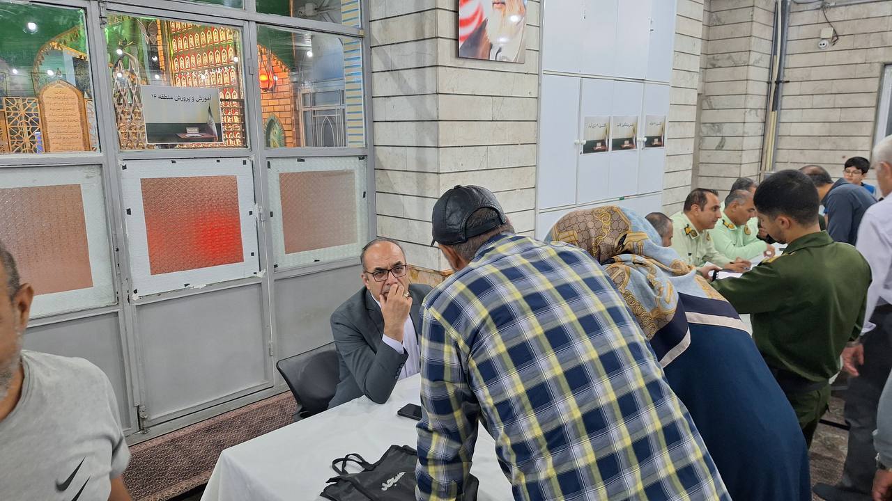 برگزاری میز خدمت در مسجد سیدالشهداء (ع) نازی‌آباد همزمان با آغاز هفته دفاع مقدس