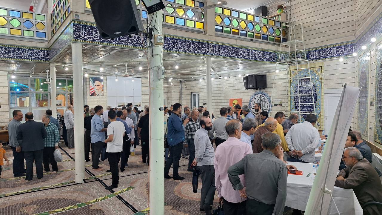 برگزاری میز خدمت در مسجد سیدالشهداء (ع) نازی‌آباد همزمان با آغاز هفته دفاع مقدس