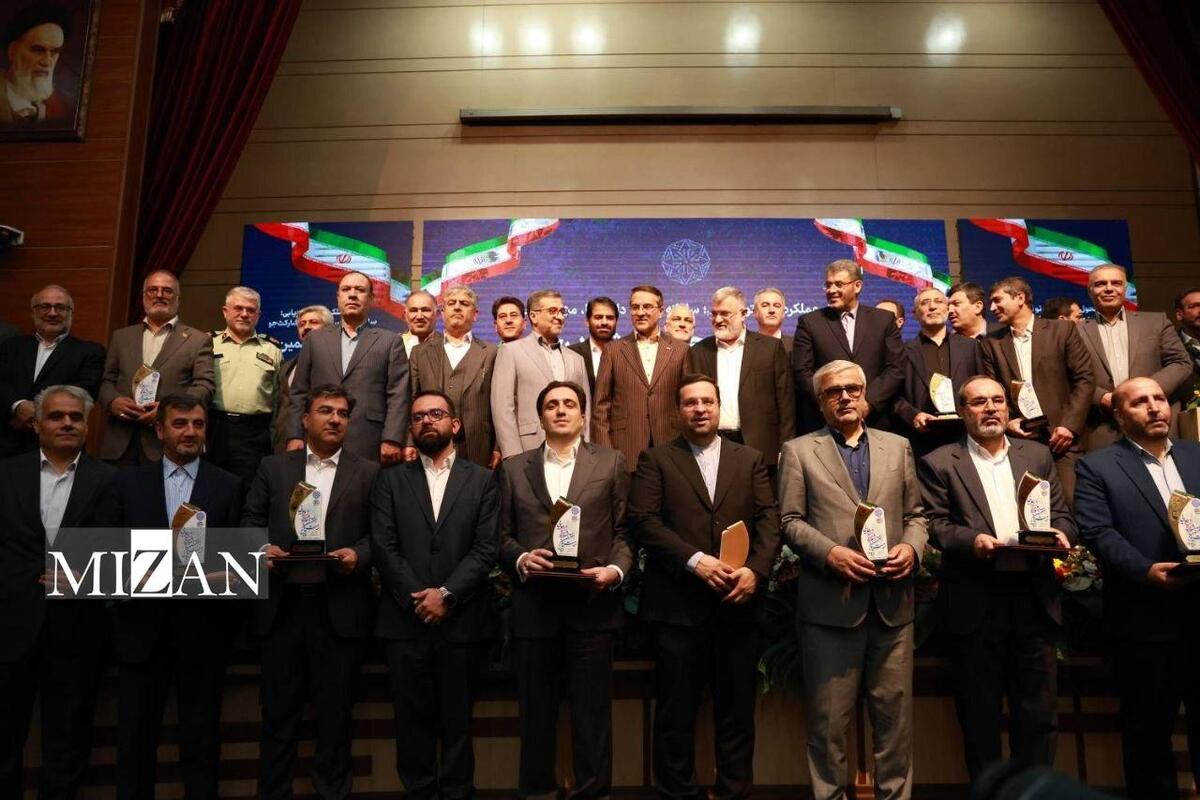 تجلیل از مدیران و فرمانداران برگزیده استان تهران در بیست‌وهفتمین جشنواره شهید رجایی