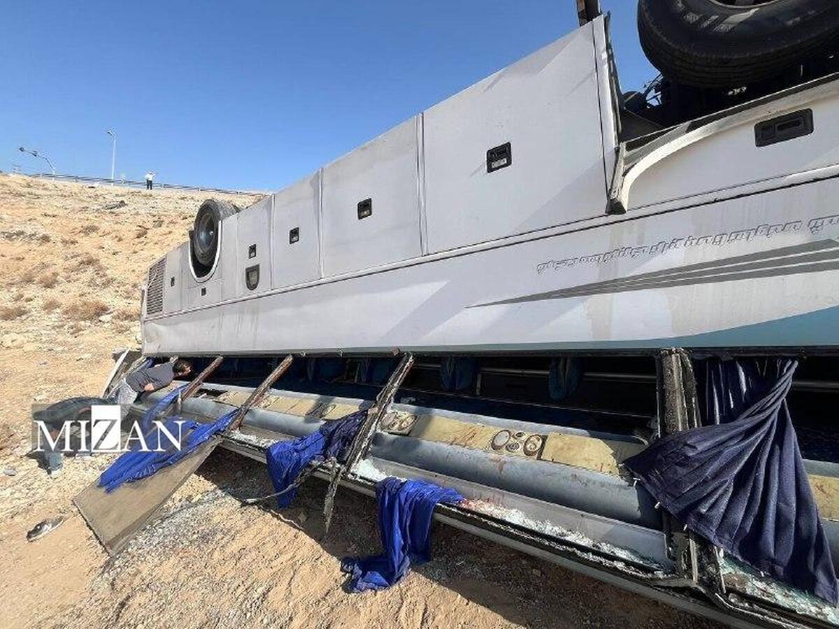 عامل واژگونی اتوبوس در فیروزکوه احتمالا خستگی و خواب‌آلودگی است