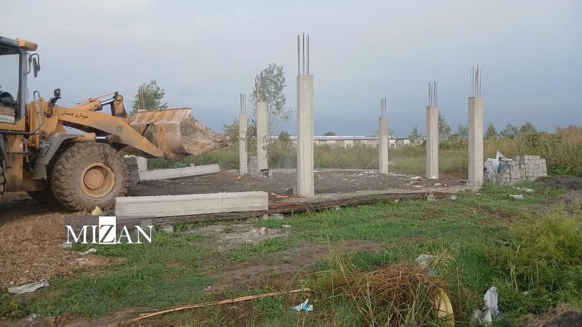 بیش از ۱۲ هزار متر از اراضی متصرفی بخش چمستان اعاده به وضع سابق شد