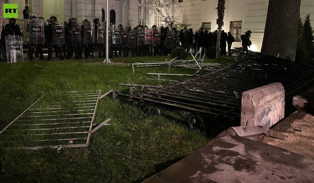 حمله معترضان گرجستانی به کاخ ریاست‌جمهوری